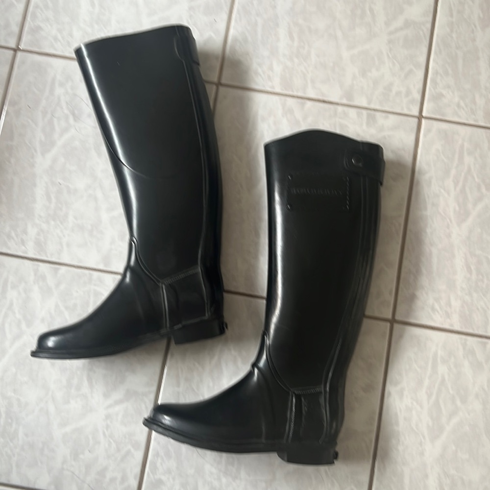 Gorgeous pair of Burberry rain boots fits like a size 7